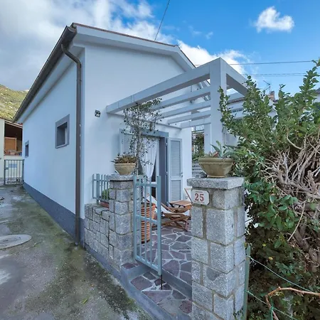 Casa Celeste - Goelba * Pomonte (Livorno)